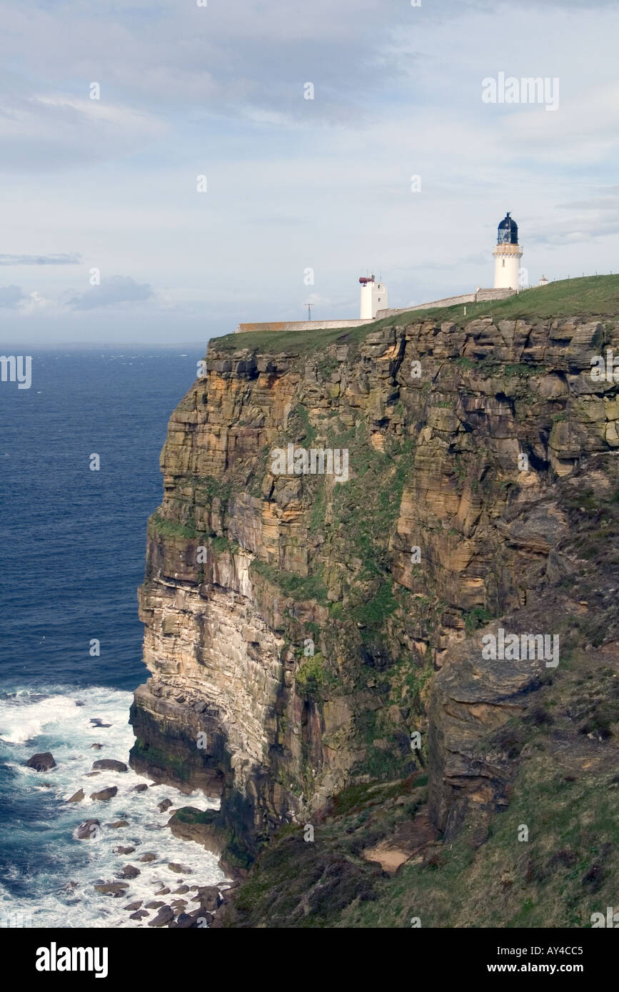 dh Dunnet Head Lighthouse DUNNET HEAD CAITHNESS Seacliffs light tower beacon overlooking Pentland Firth scotland coast Stock Photo