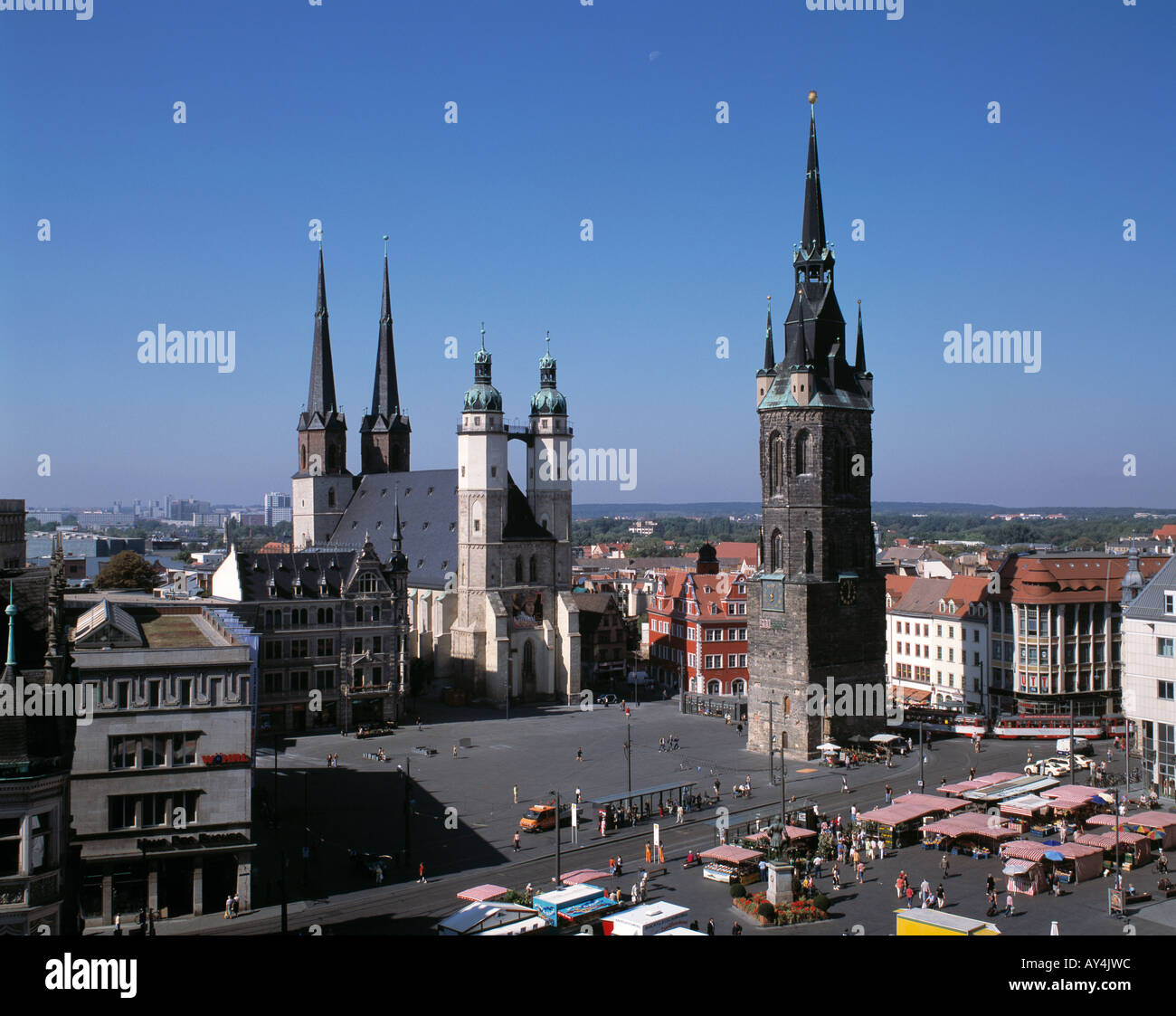 Marktplatz mit Marktkirche St. Marien und Rotem Turm in Halle, Saale