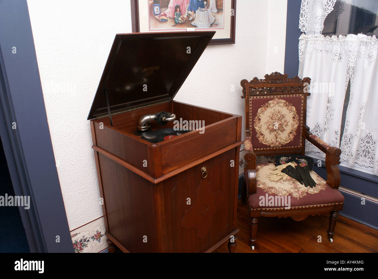 antique vinyl record player antique vinyl record player