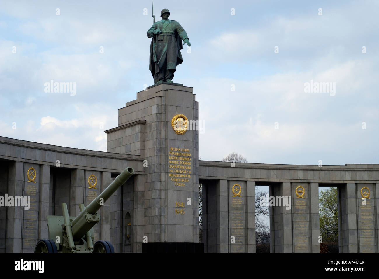 Russian war monument in former Western Berlin march 2008 To commemorate the Dead of the Second World War Stock Photo