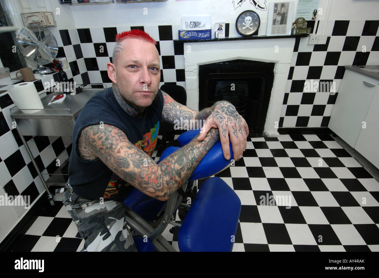 Bath workroom of a tattoo artist Stock Photo Alamy