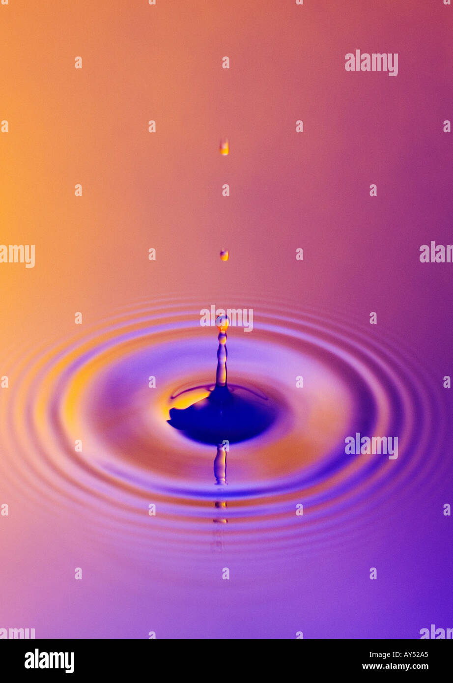 WATER SPLASH RINGS Stock Photo Alamy