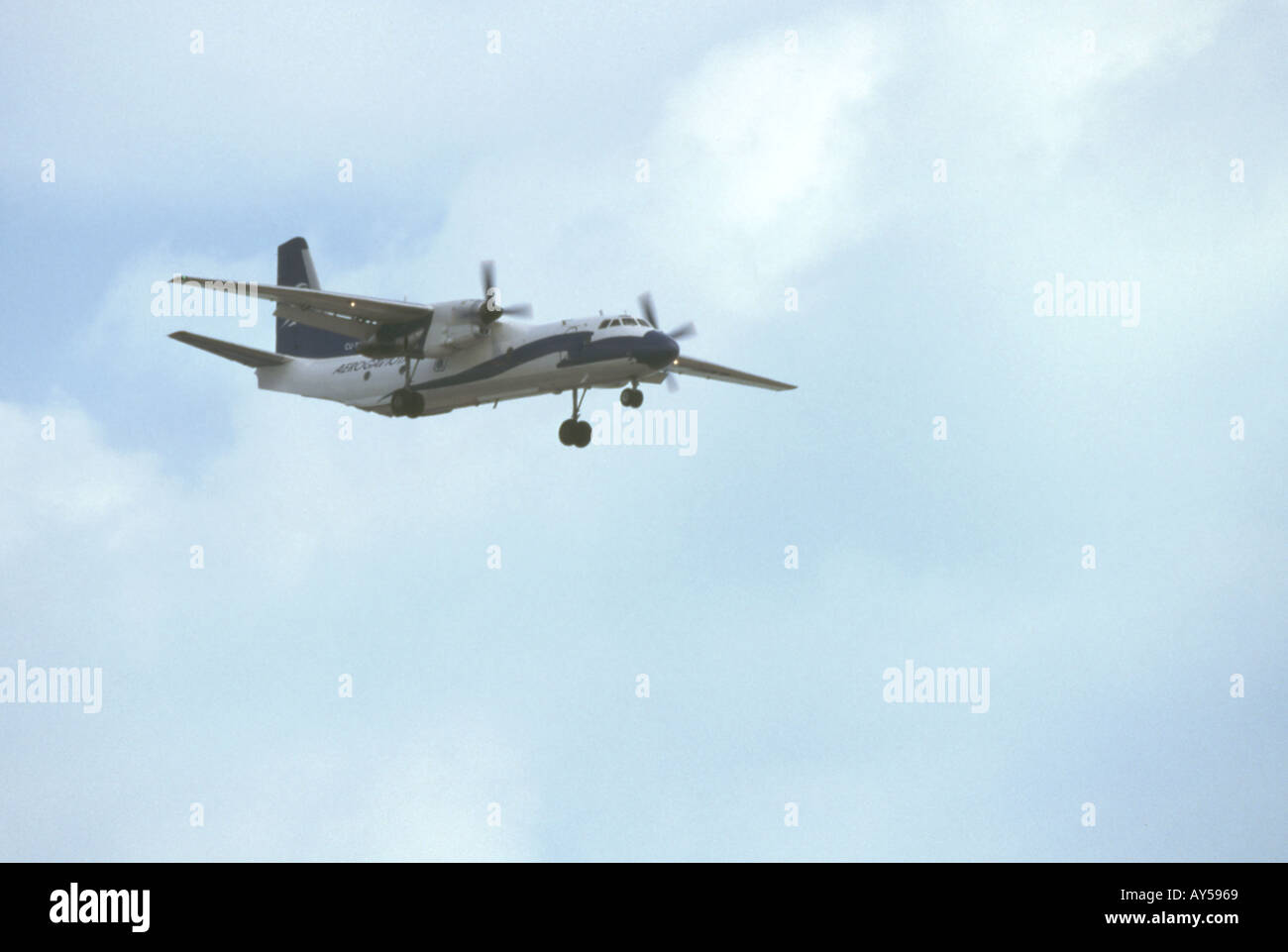 plane landing cayo largo cuba Stock Photo Alamy