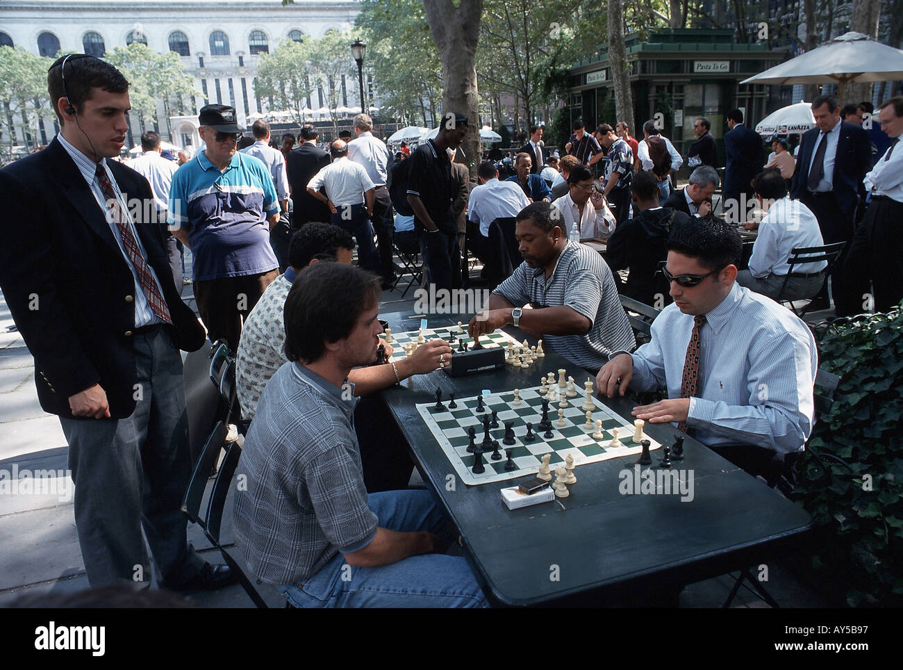 SCHACH SPIELEN SPIELEN visual data 3