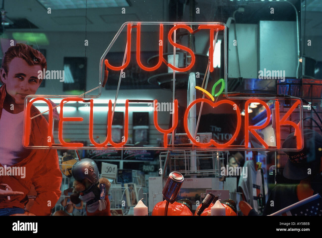 Times square souvenir shop High Resolution Stock Photography and Images