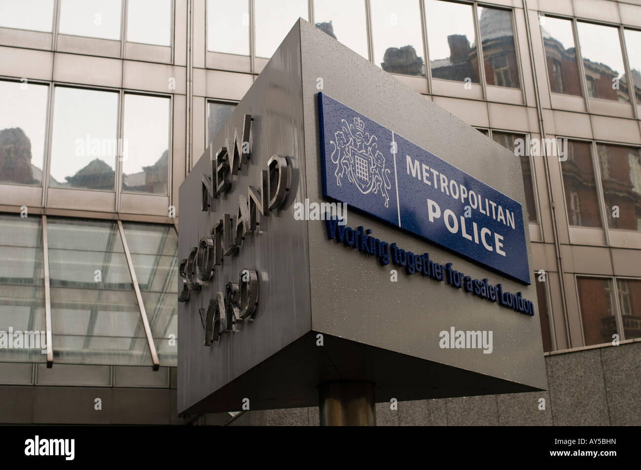 New Scotland Yard police headquarters in London Stock Photo - Alamy