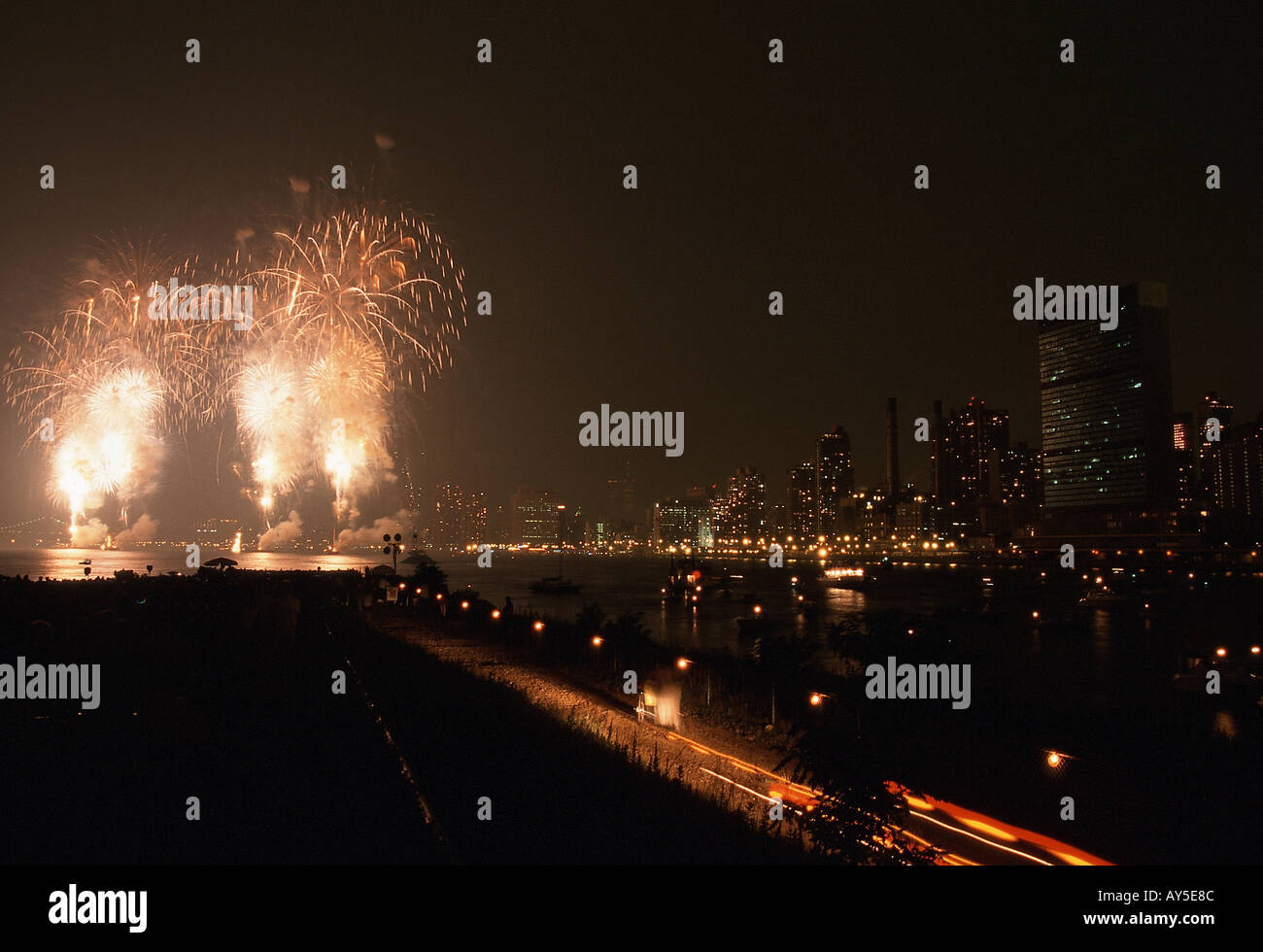 New york city fireworks july 4 hi-res stock photography and images - Alamy