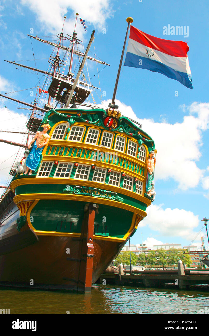 Pays Bas Amsterdam Bateau à trois mats dans le port Stock Photo - Alamy