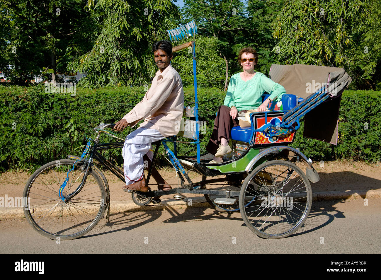 Tourist and driver on a rickshaw ride, Madurai, Tamil Nadu, India Stock Photo