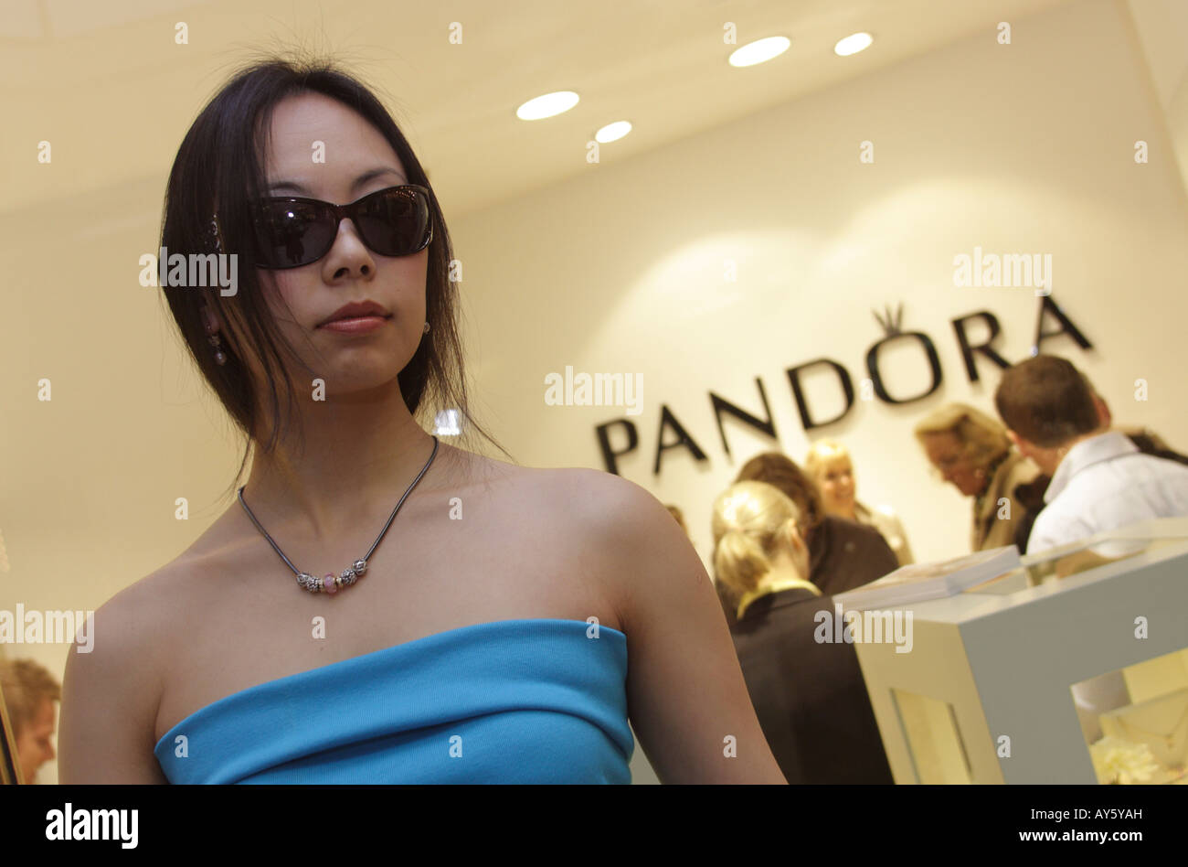 Page 3 - Pandora Store High Resolution Stock Photography and Images - Alamy