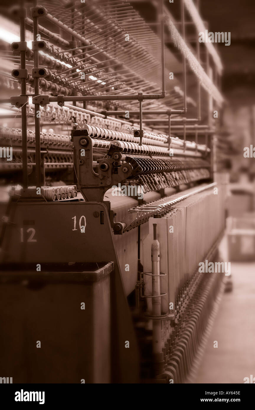 OLD VINTAGE MACHINERY IN DERELICT TEXTILE MILL YORKSHIRE ENGLAND Stock