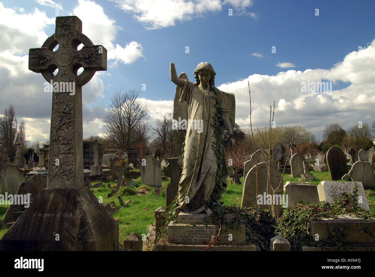 Victorian graves, Kensal Green Cemetery, London Stock Photo