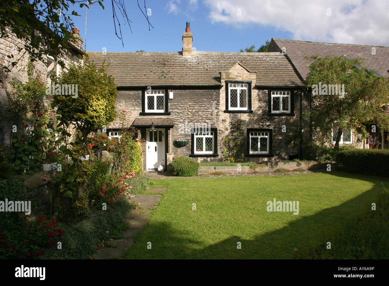 Derbyshire Castleton cottage in the Market Place Stock Photo Alamy