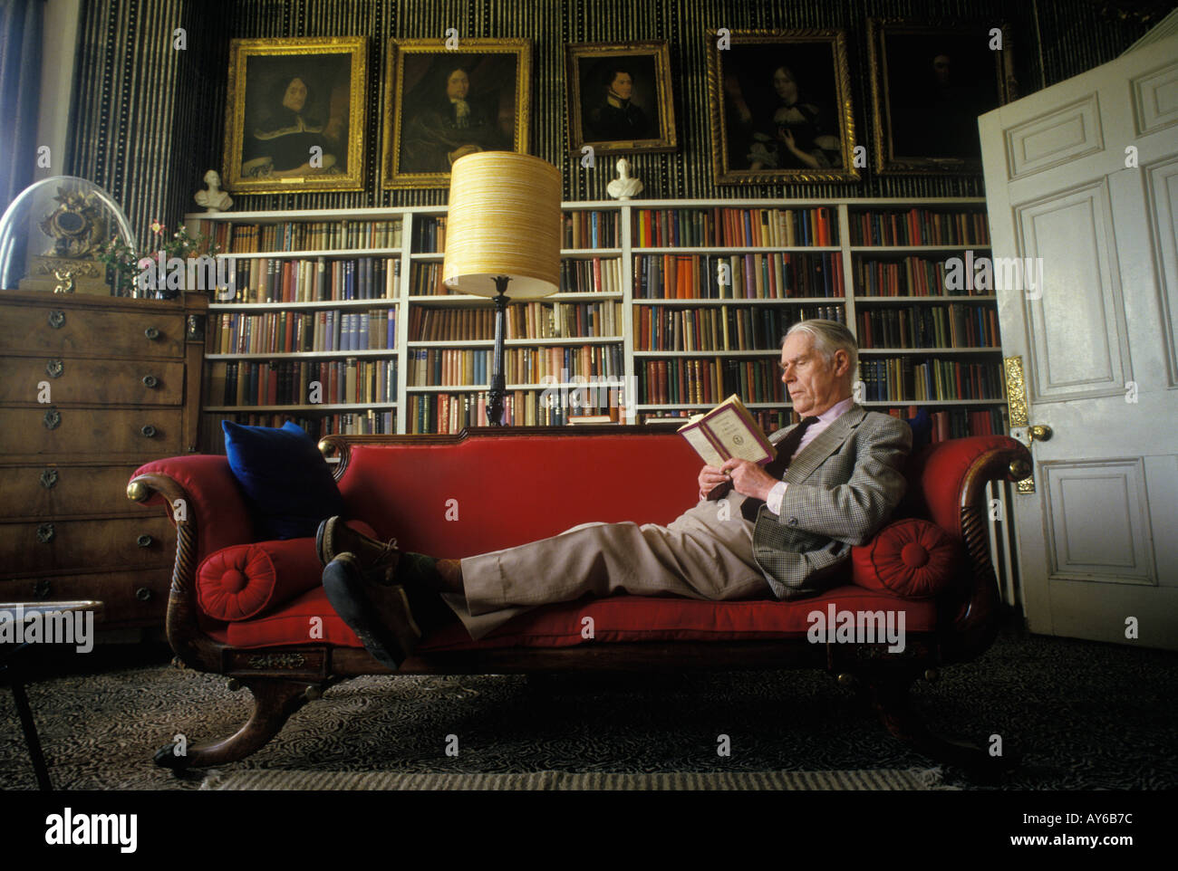 Anthony powell novelist hi-res stock photography and images - Alamy