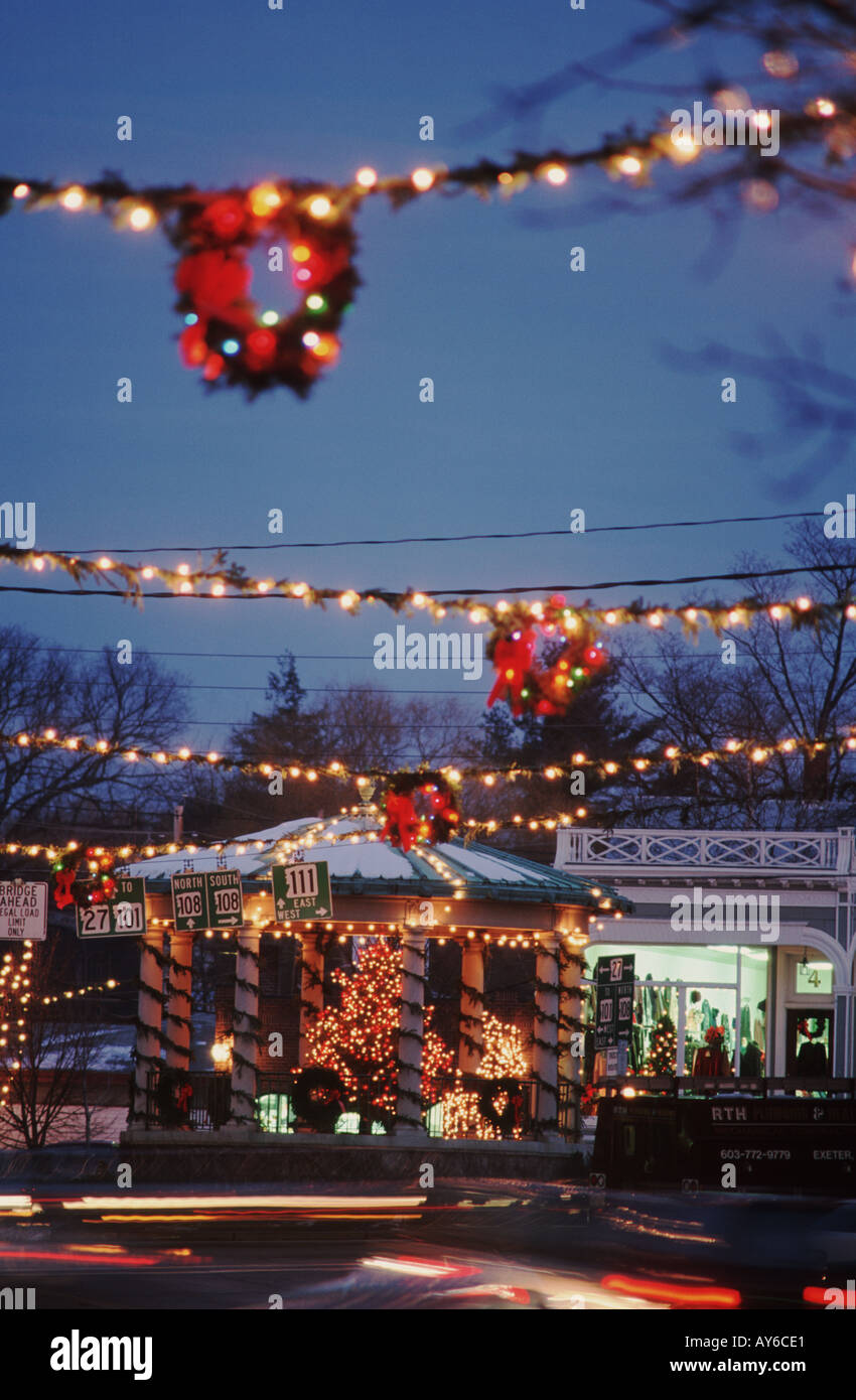 Exeter Ca Christmas Lights 2022 Christmas Lights And Traffic Surround The Bandstand In Exeter New Hampshire  United States Stock Photo - Alamy