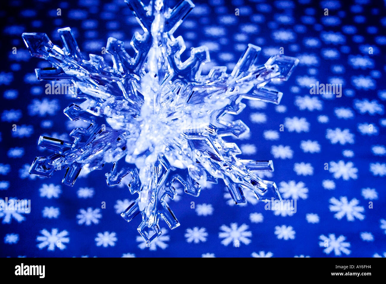 Shonflake Blue snowflake icon hi-res stock photography and images - Alamy