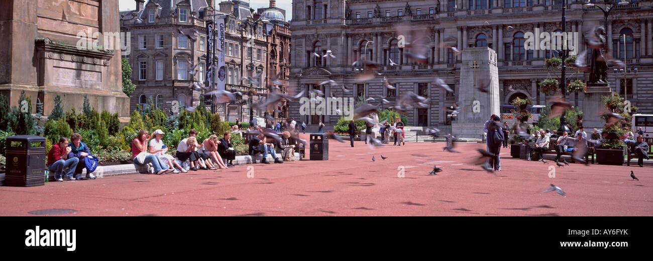 Square, City Centre, Glasgow, Scotland, UK. People and pigeons
