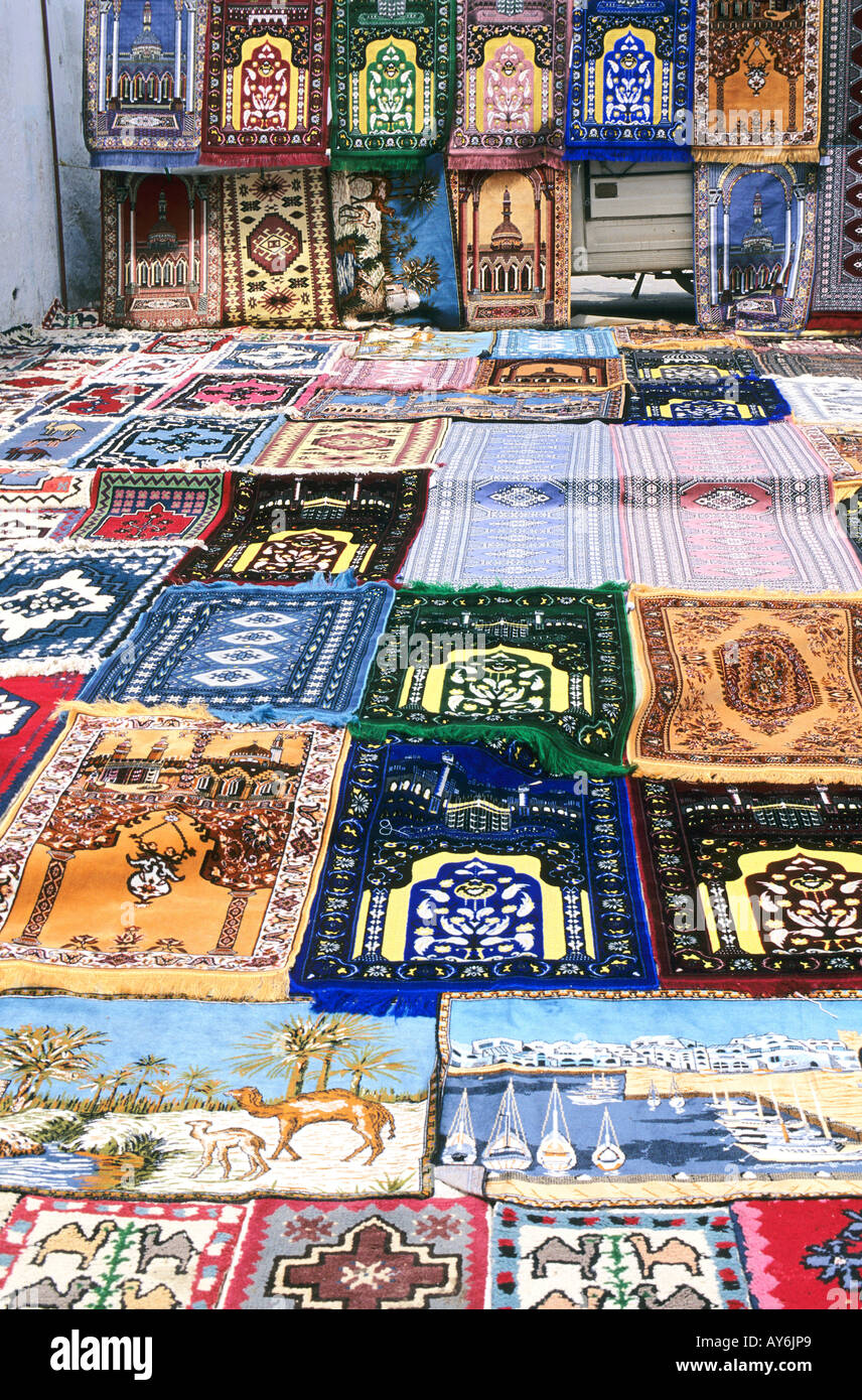 Tunisie Sahel Nabeul Le souk artisanat tapis Stock Photo - Alamy