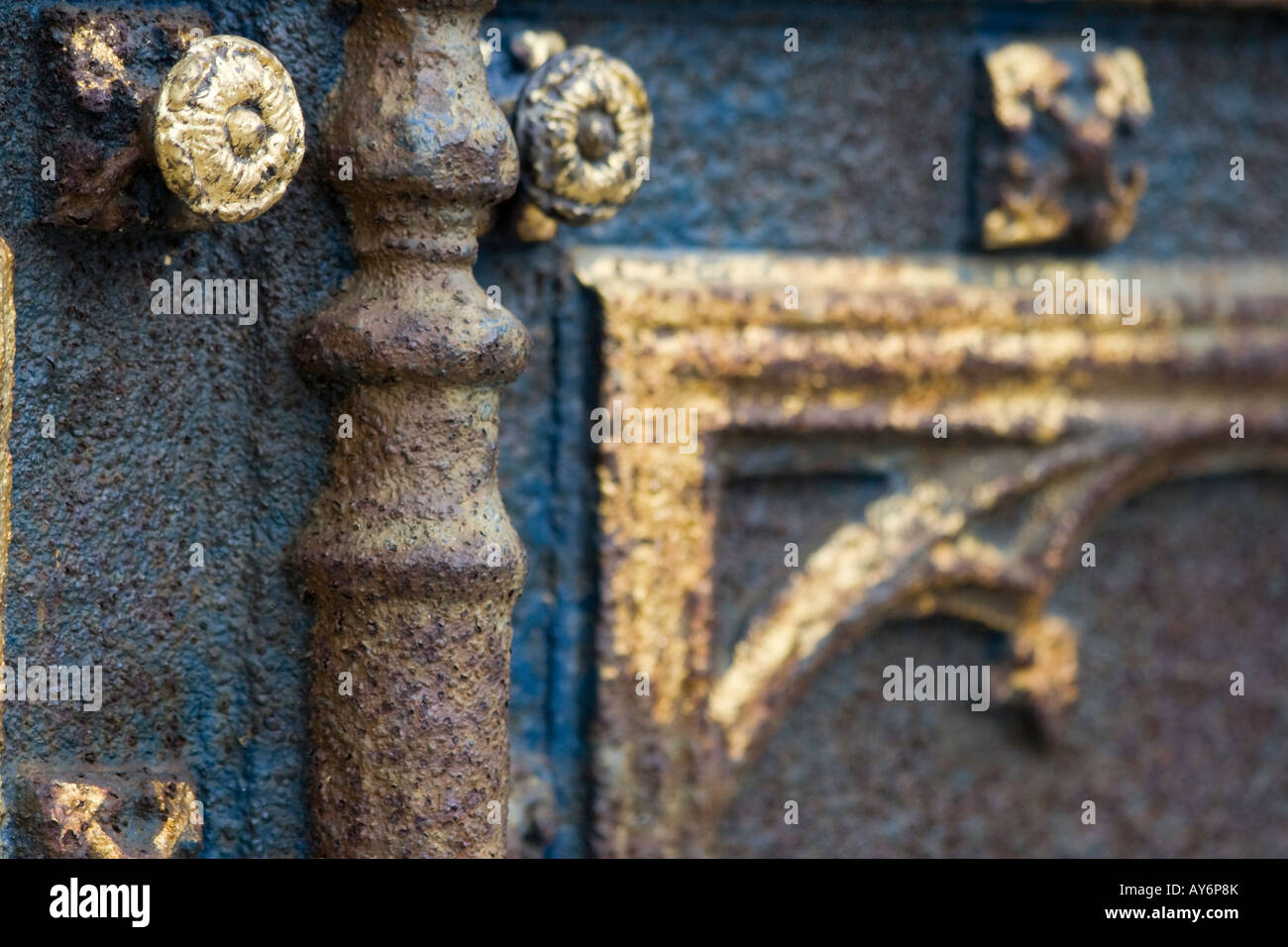 Mausoleum door hi-res stock photography and images - Alamy