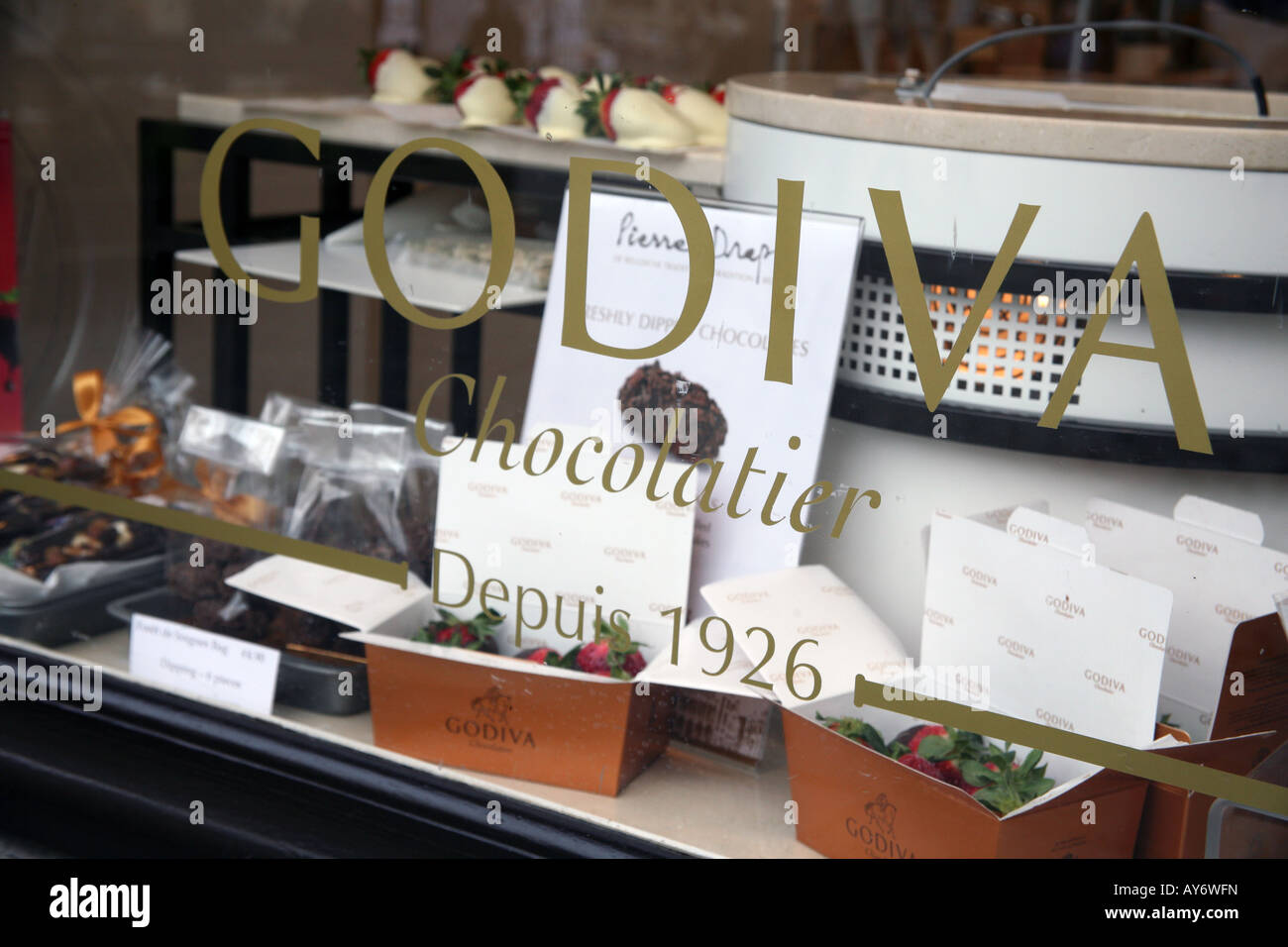 Godiva chocolatier in central Brussels Stock Photo Alamy