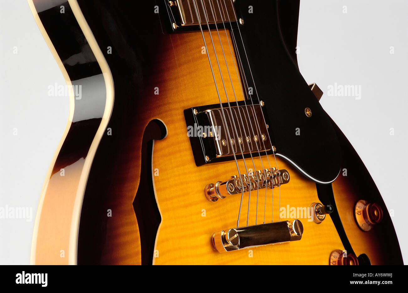 Hollow body guitar hires stock photography and images Alamy