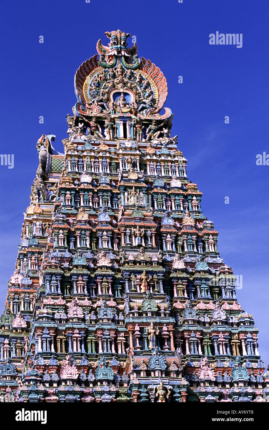 Gopuram architecture at the Sri Meenakshi Temple in Madurai ...