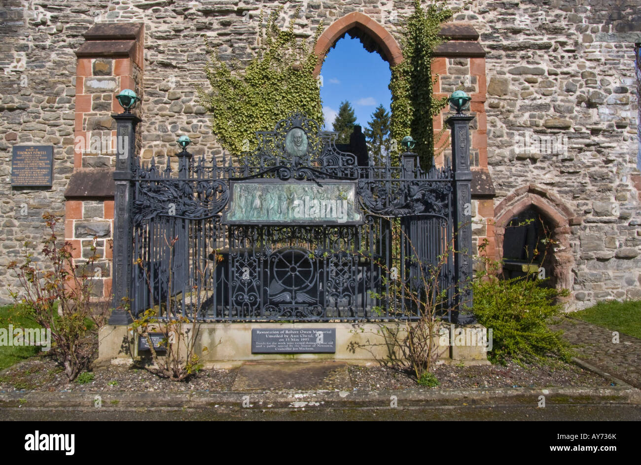 Robert Owen the social reformer's grave in St Mary church Newtown Montgomeryshire Wales Stock Photo