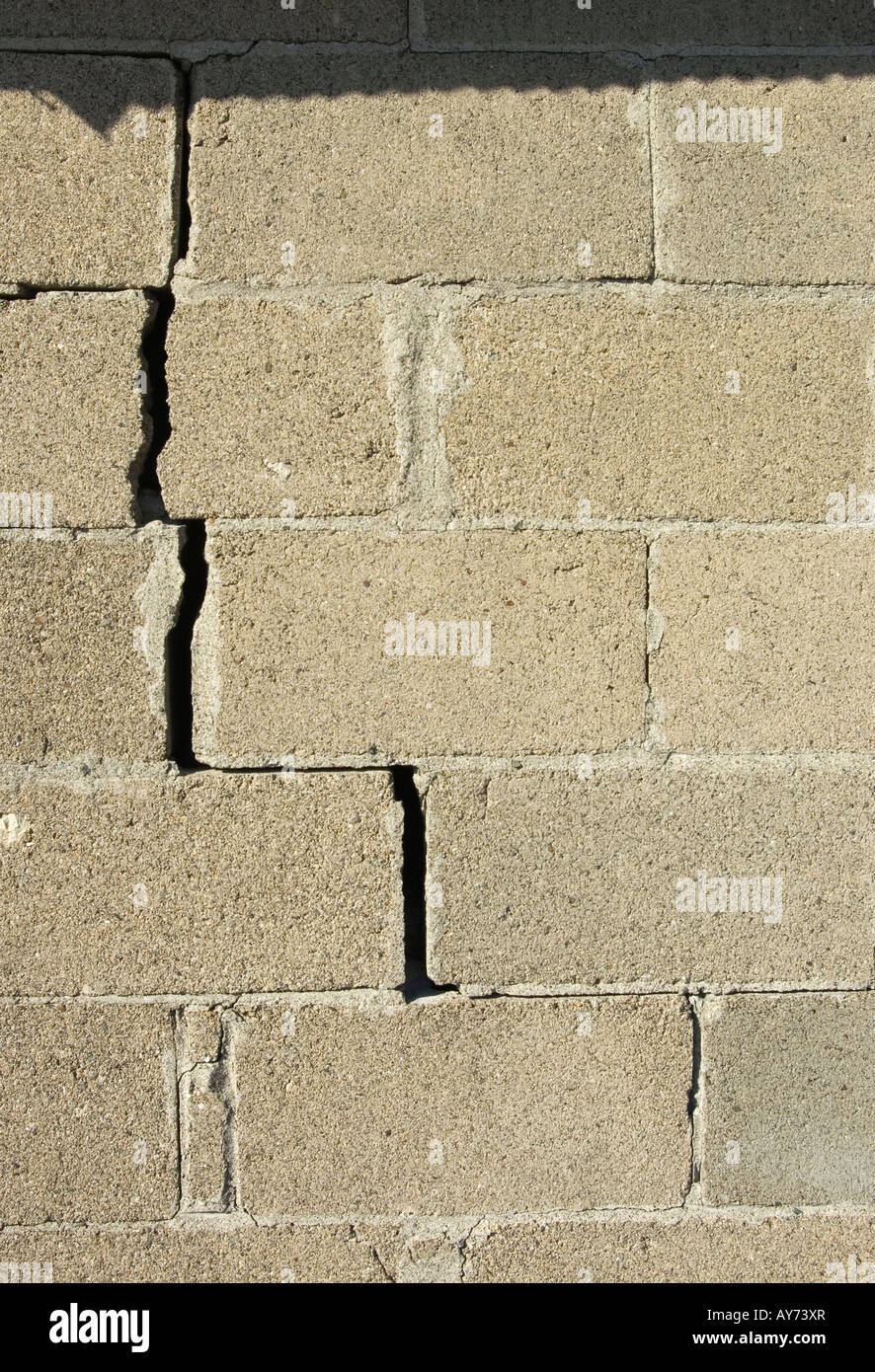 Large stepped crack in a cement block wall Stock Photo - Alamy