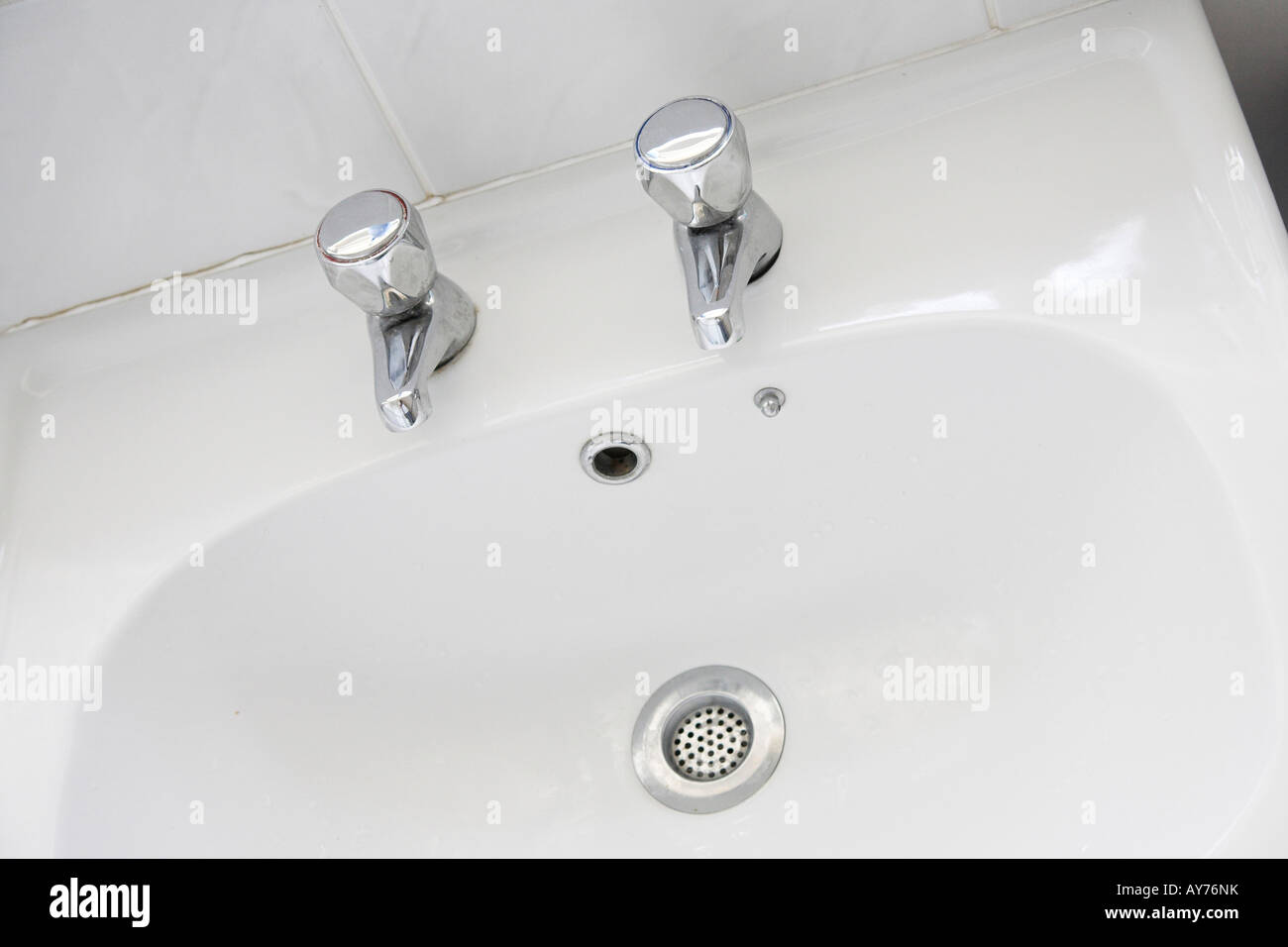 Cold water basins hires stock photography and images Alamy