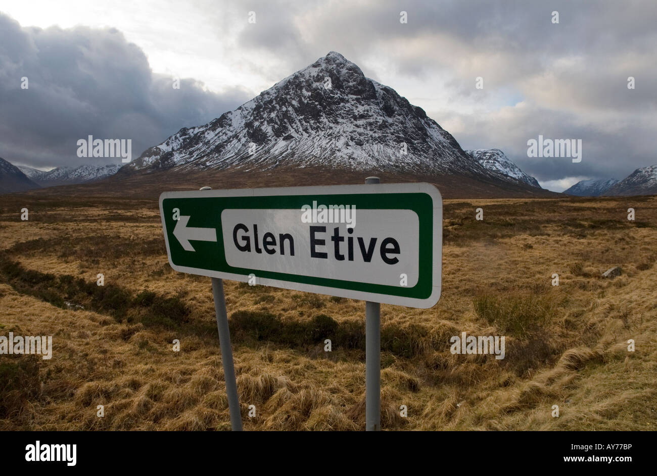 Sign post for Glen Etive on th A82 road, Buachaille Etive Mòr Mountain in the background Stock Photo