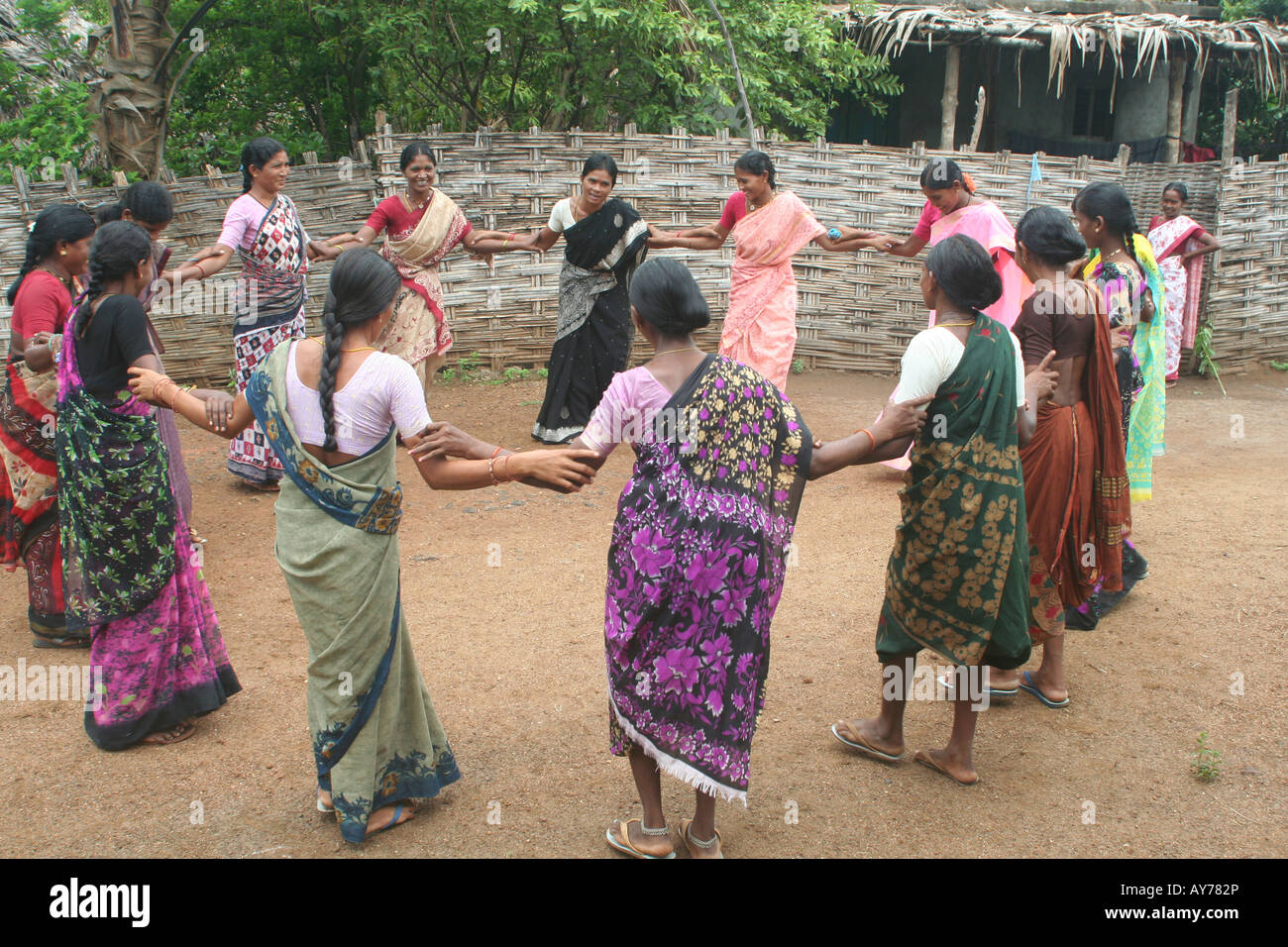 Koya tribal women performing Laya dance, Andhra Pradesh Stock Photo