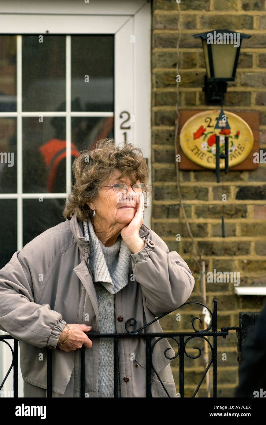 Elderly england house thinking hi-res stock photography and images - Alamy