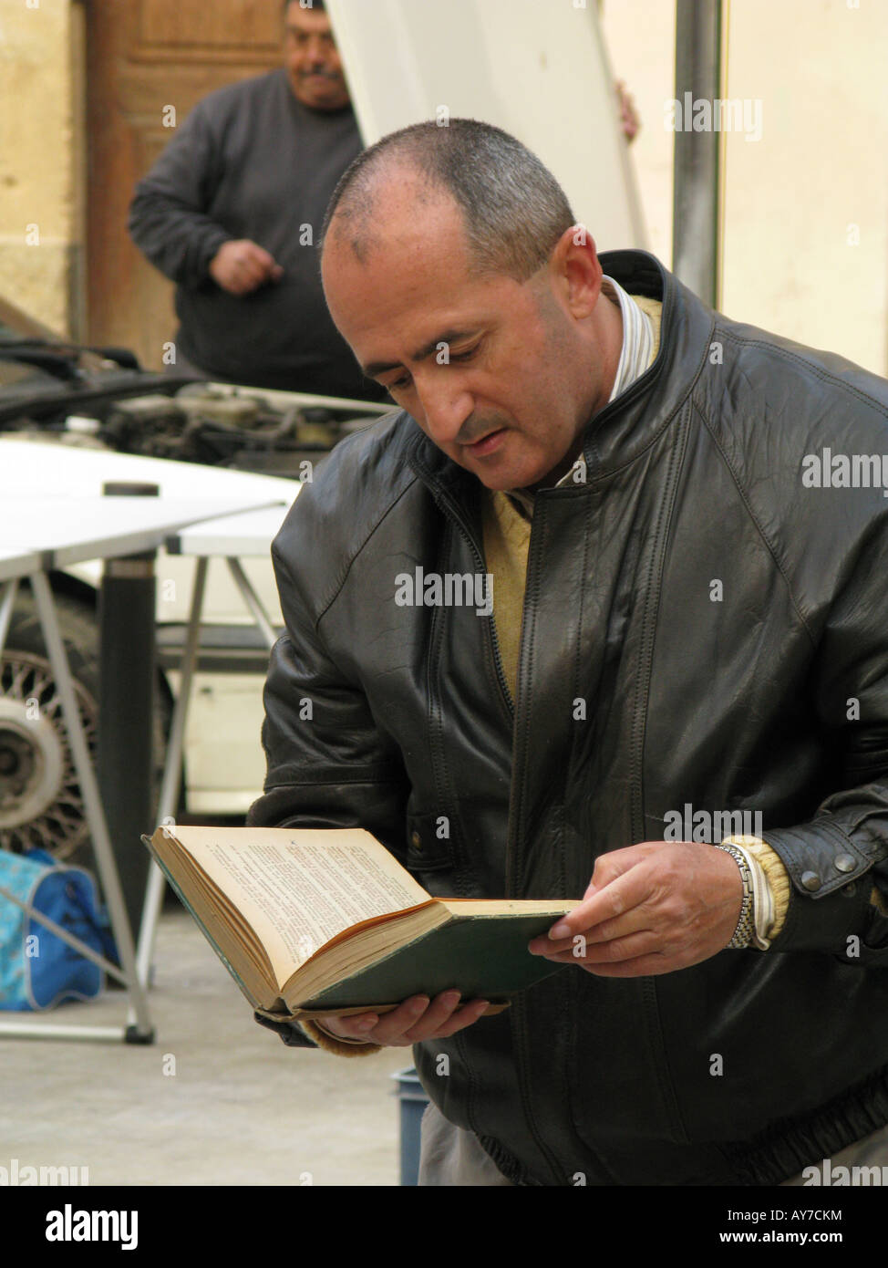 Man reading secondhand book in flea market, Palma Stock Photo