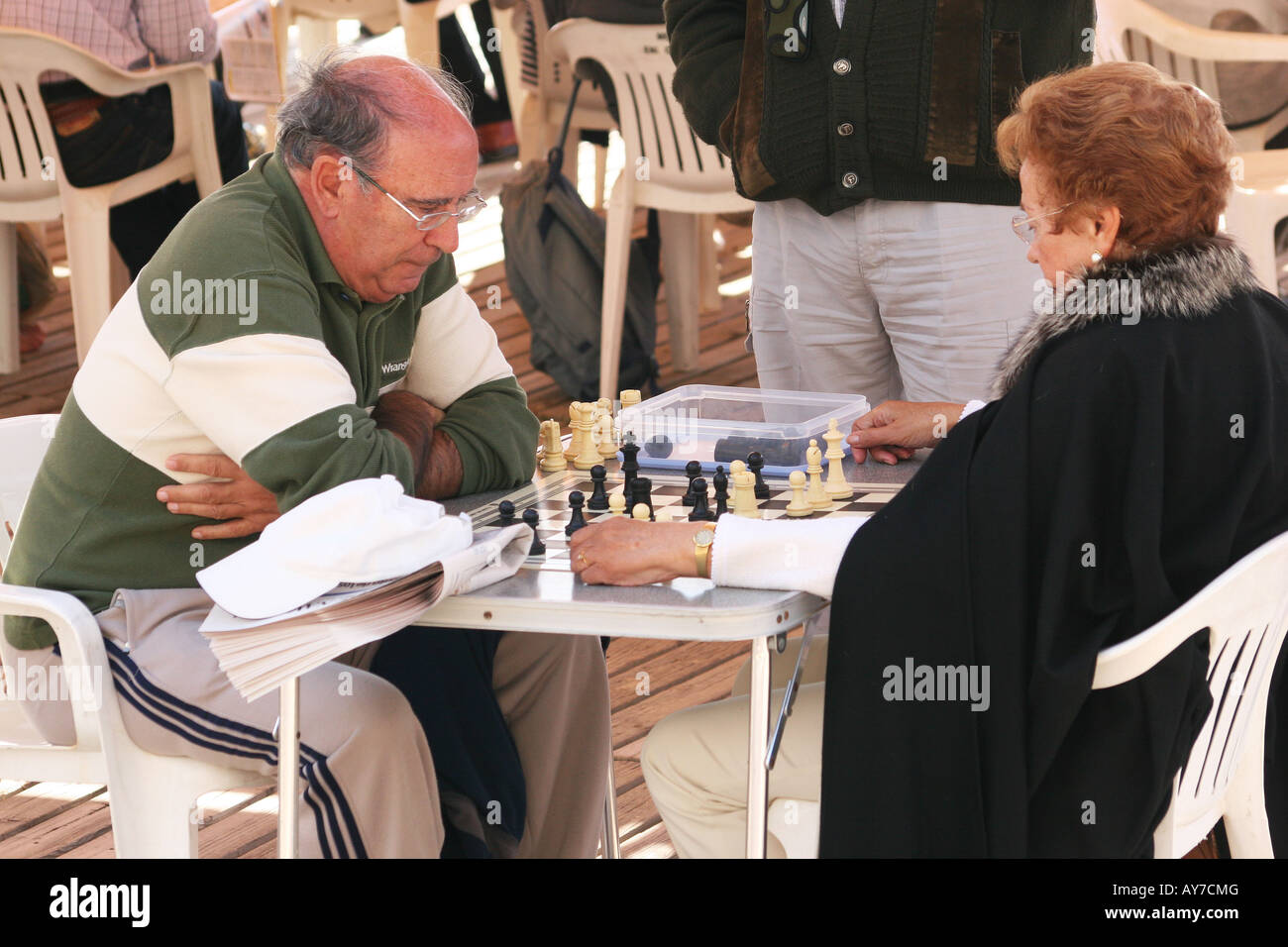 Playing chess at the beach hi-res stock photography and images - Alamy