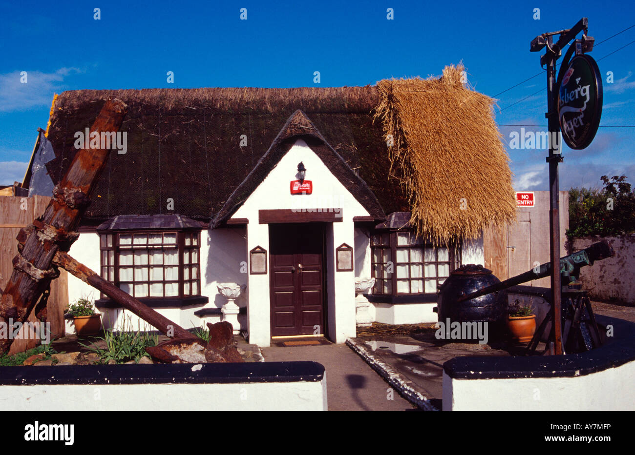county wexford ireland kilmore village thatch cottage Stock Photo Alamy
