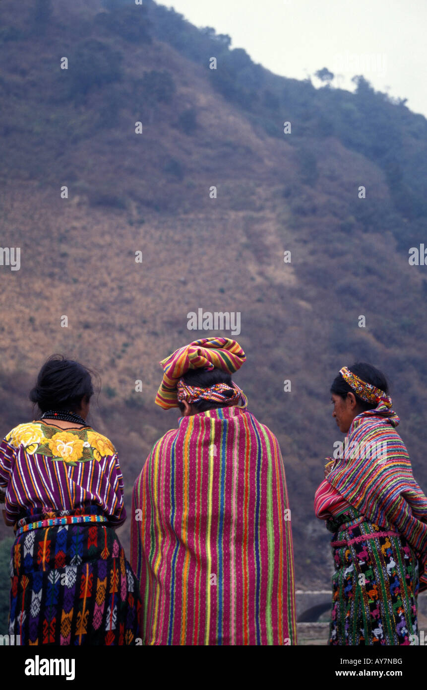 Three indigenous women wearing hi-res stock photography and images - Alamy