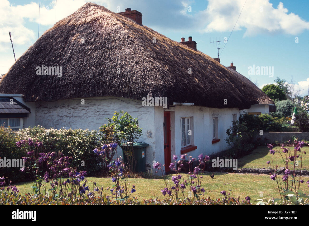 Irish cottage postcard hi-res stock photography and images - Alamy