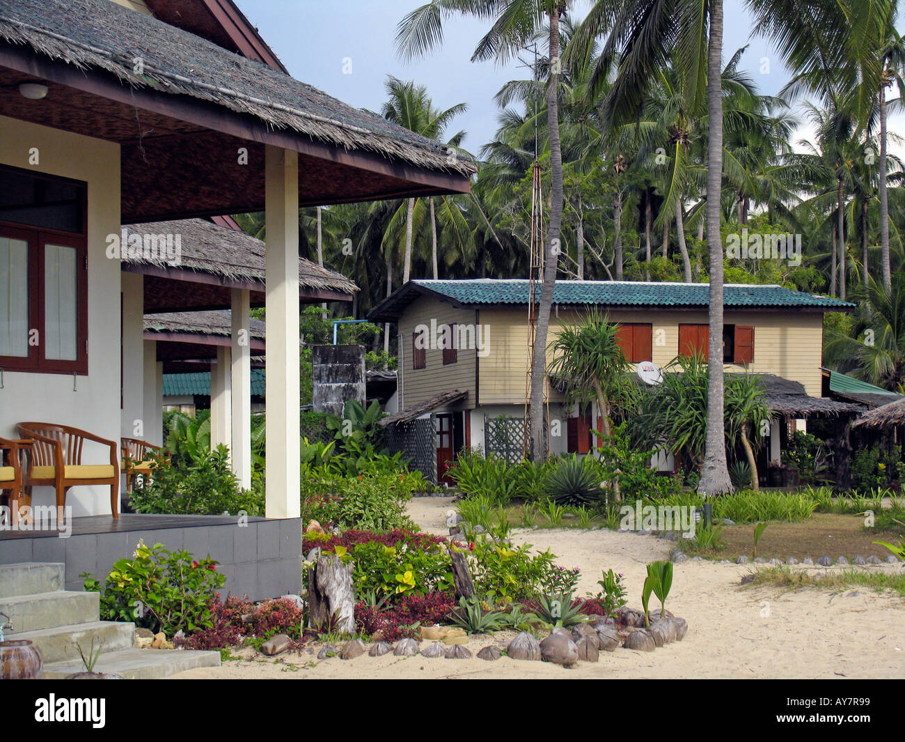 Concrete Bungalows And Main Building Ko Mook Charlie Beach - 