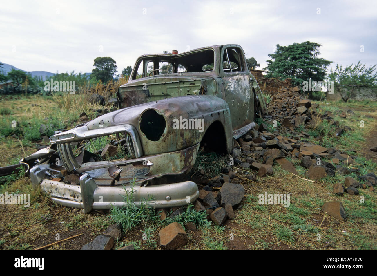 Old abandoned car hi-res stock photography and images - Alamy