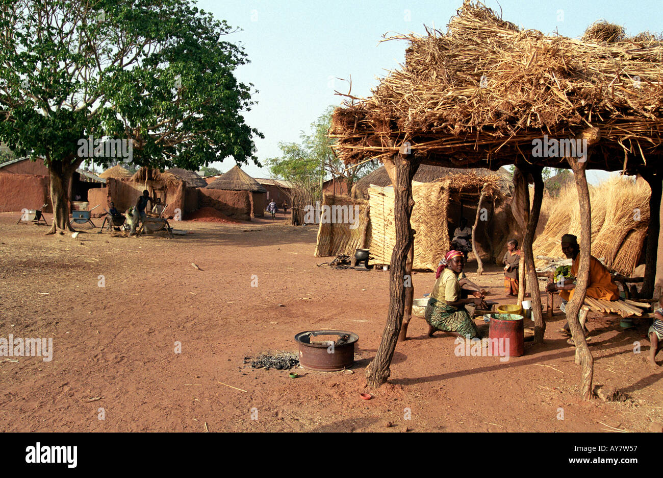 Ghana village thatched hi-res stock photography and images - Alamy