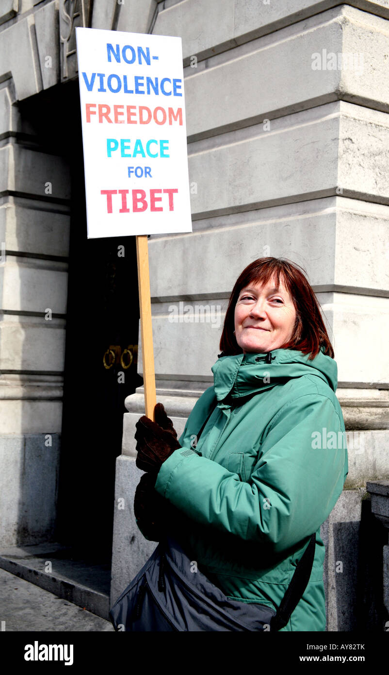 Woman holds pro Tibet placard in London at Olympic torch relay Stock Photo