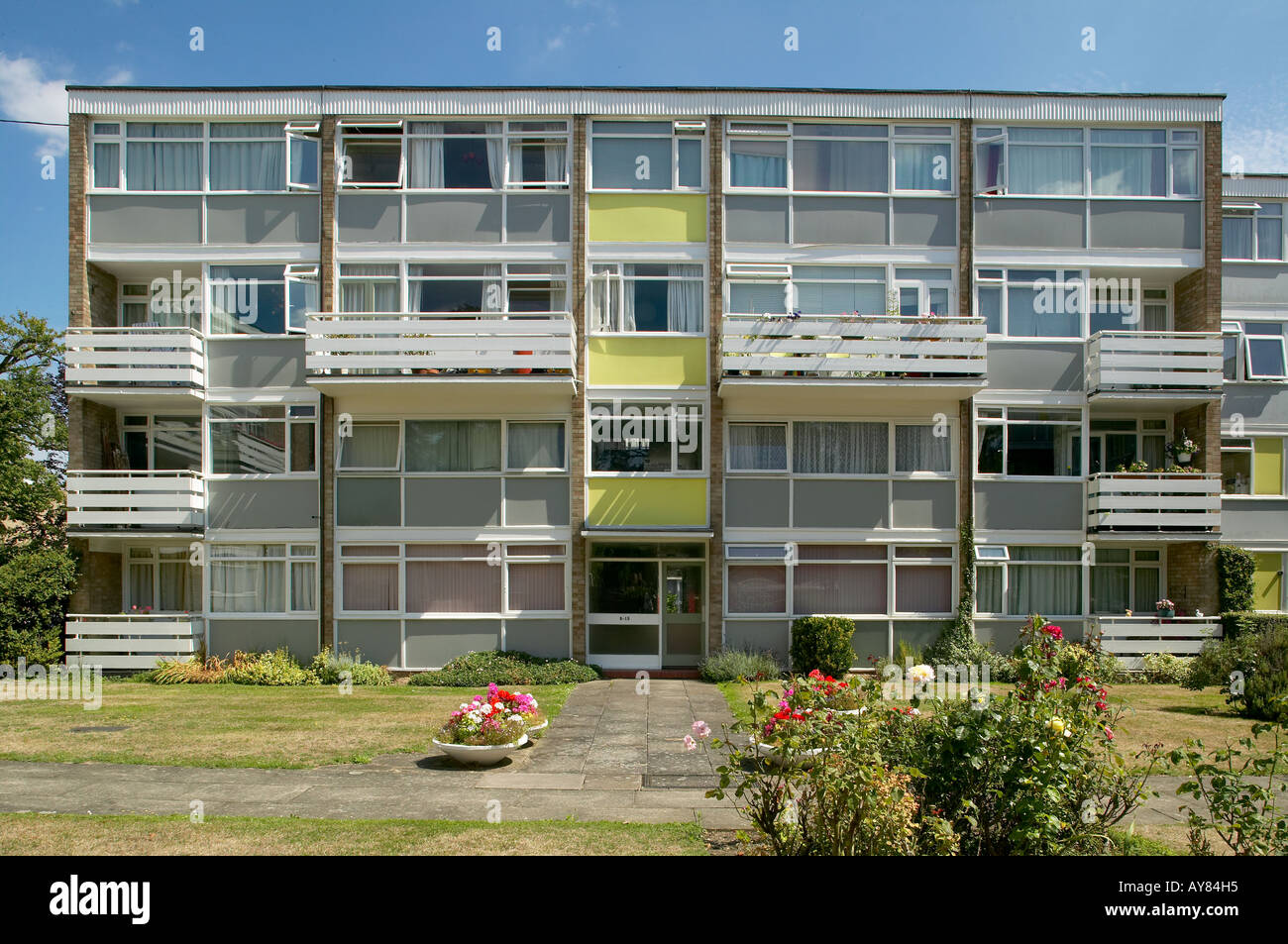 Housing, Woking. Front elevation of housing block Stock Photo Alamy