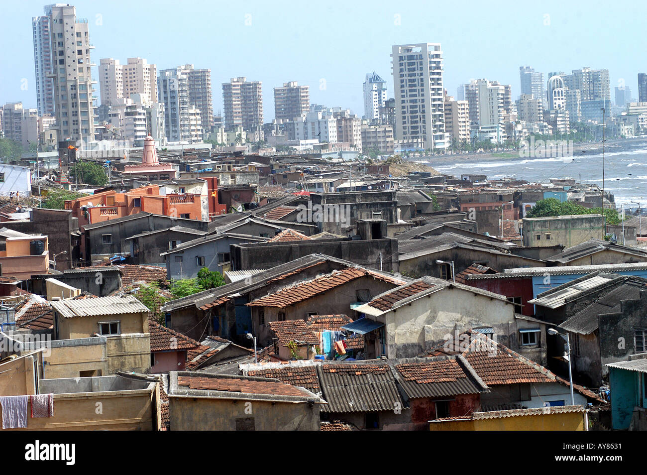 Indian cityscape, rich poor contrast, housing, wealthy skyscrapers skyline and bottom Worli village slums, Bombay, Mumbai, India dpa 251 asb Stock Photo