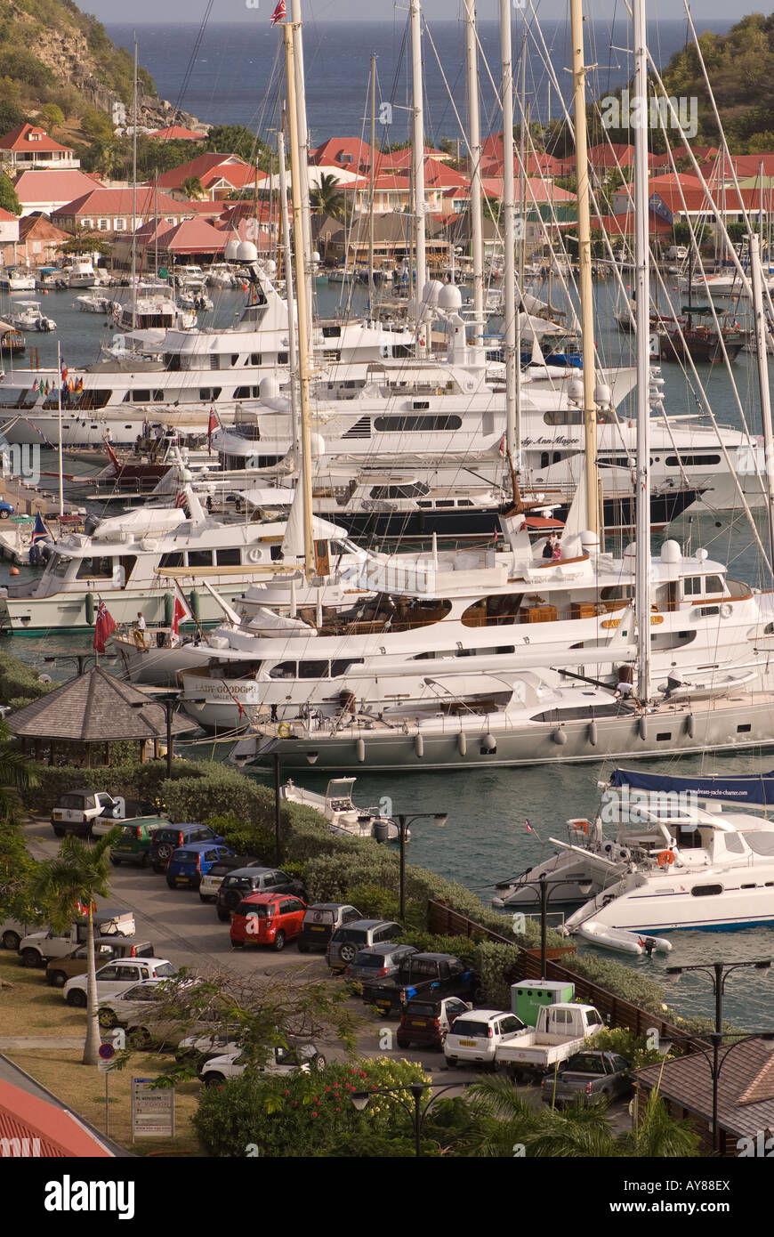 Mega yachts hi-res stock photography and images - Alamy