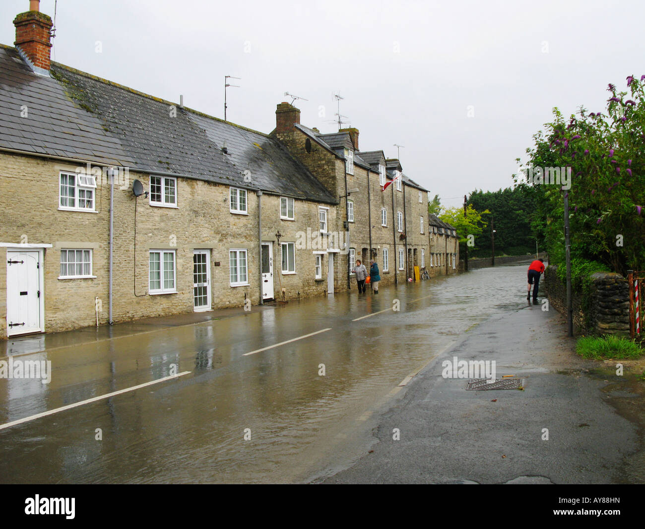 Milton Street in Fairford flooded in July 2007 Stock Photo Alamy