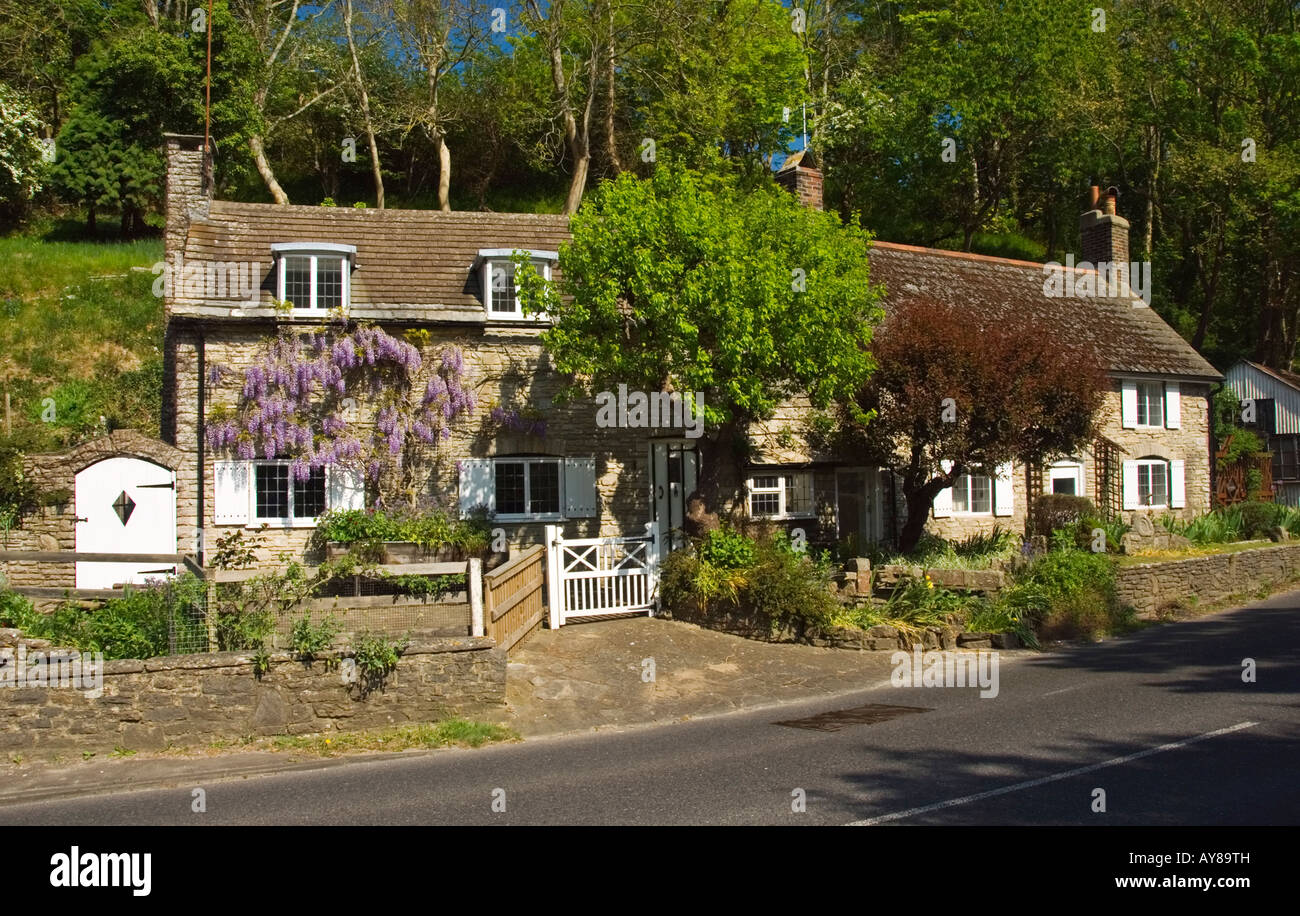 English cottage scene hi-res stock photography and images - Alamy