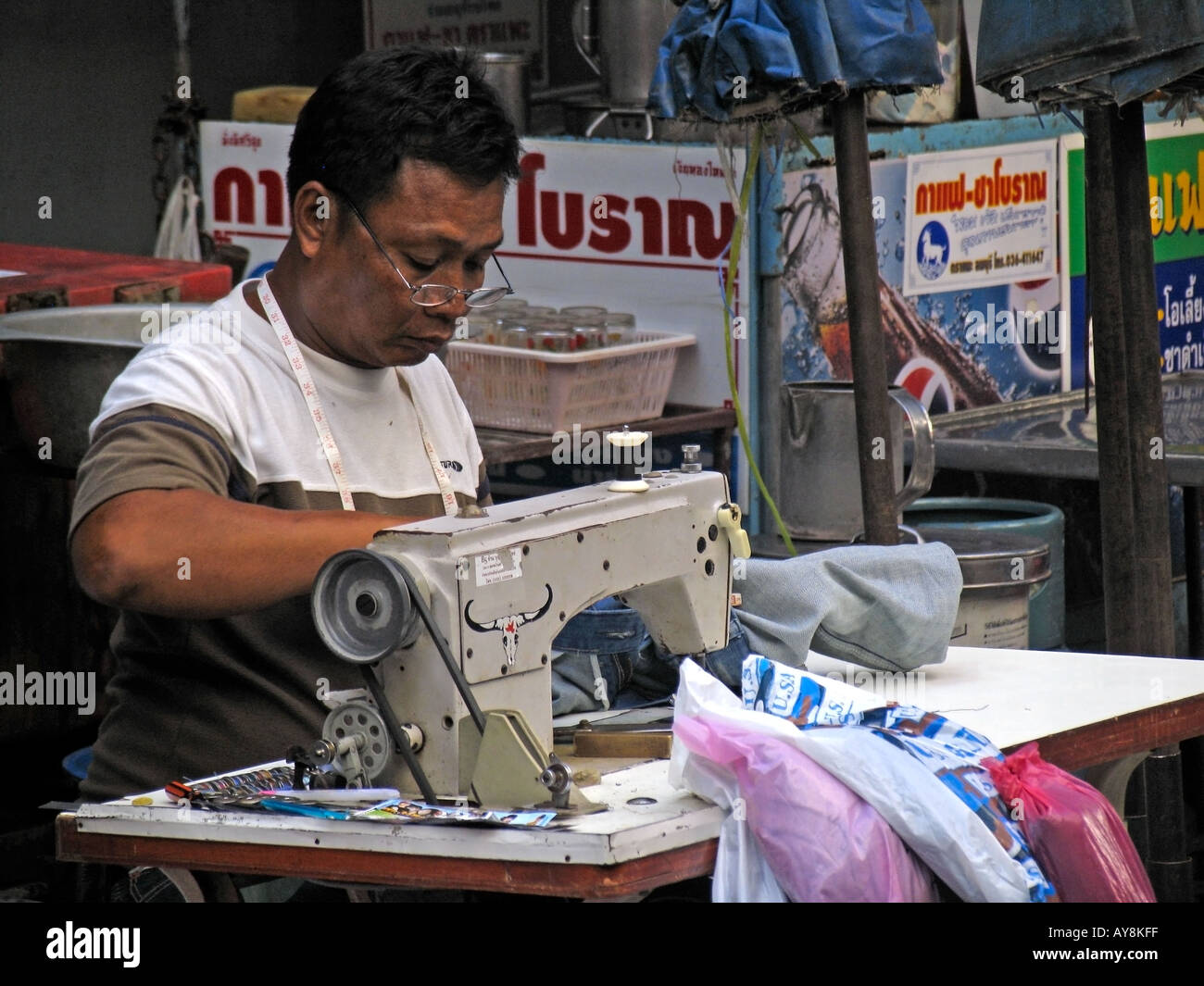 Old treadle sewing machine hires stock photography and images Alamy