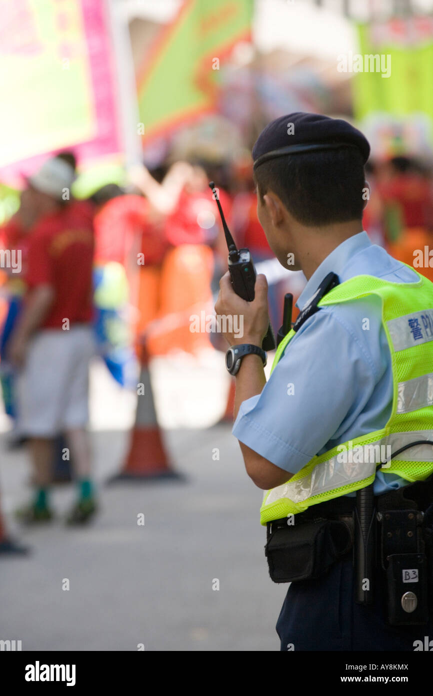 Hong Kong Policeman talking on walkie talkie Stock Photo
