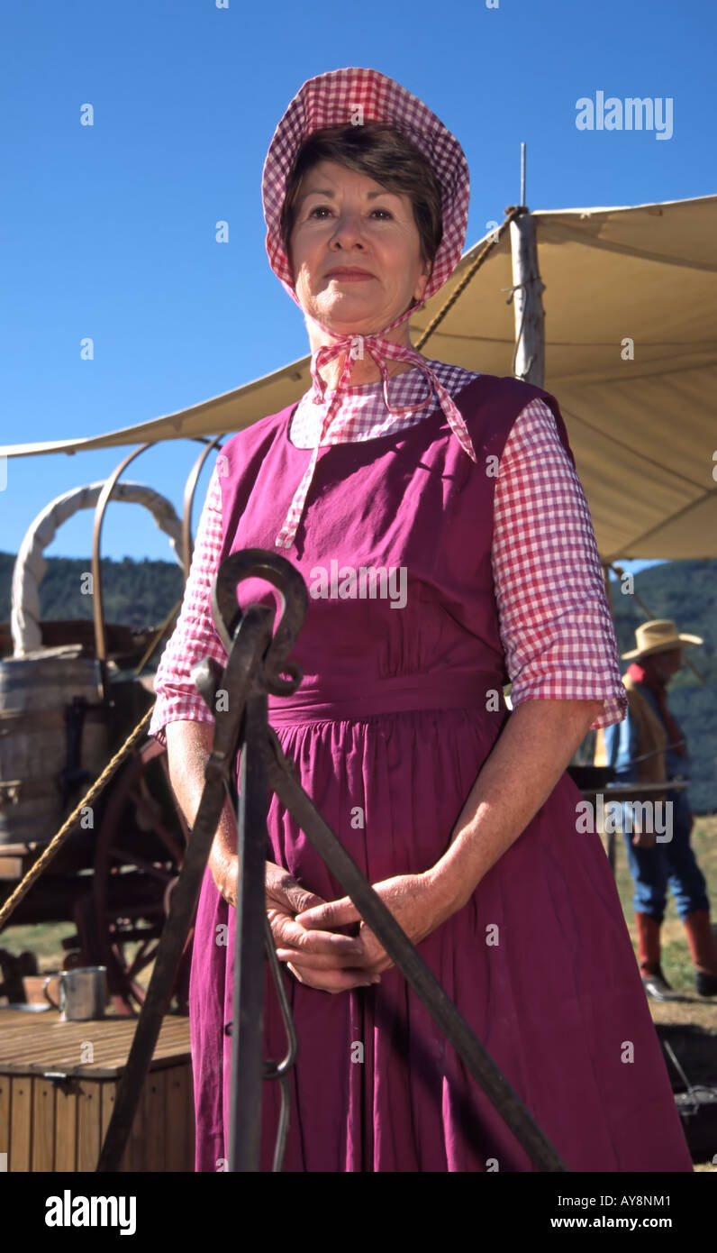 Pioneer dress woman hi-res stock photography and images - Alamy