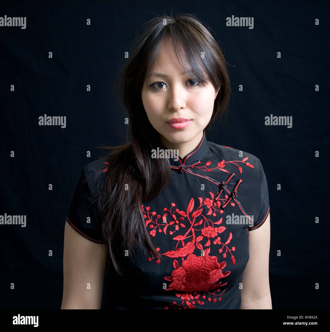 young chinese woman in traditional dress Stock Photo - Alamy